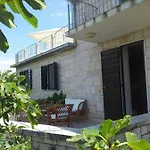 Villa Ujoli