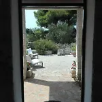 Ujoli *