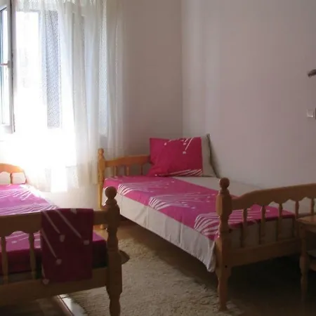 Ujoli Vila Splitska