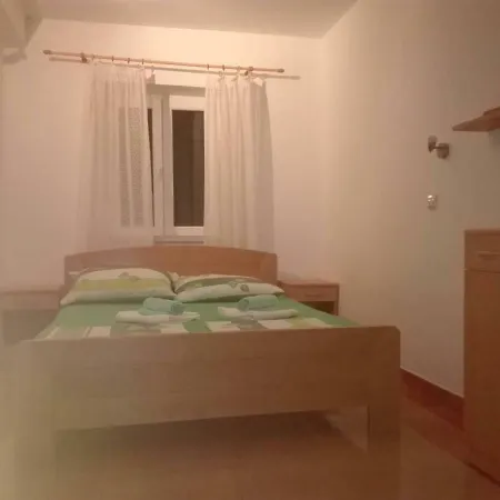 Ujoli Vila Splitska