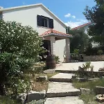 Villa Ujoli *