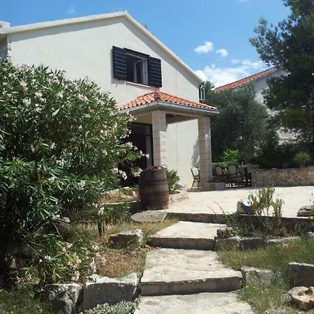 Villa Ujoli *