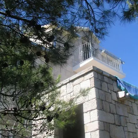 Ujoli