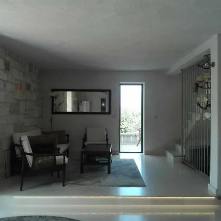 Villa Ujoli *