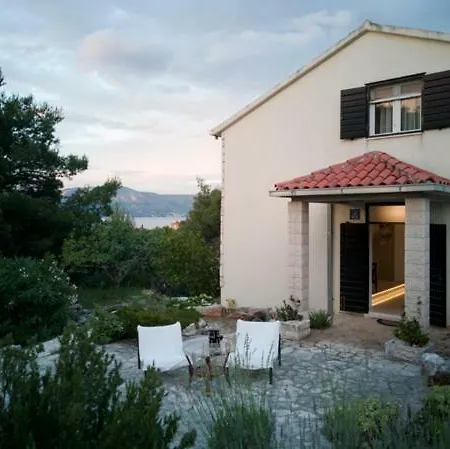 Villa Ujoli