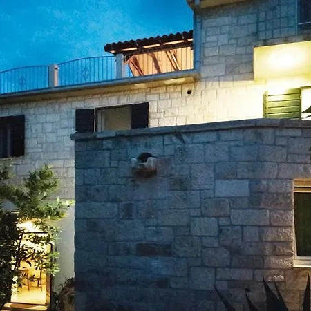 Ujoli Villa *