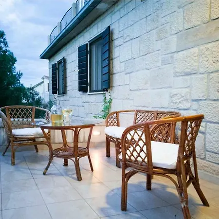 Ujoli Villa Splitska