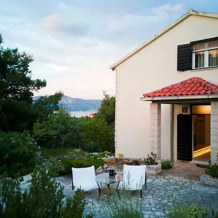 Ujoli Villa *