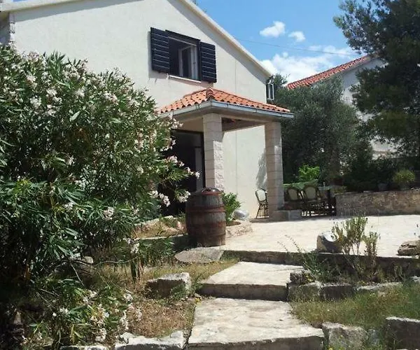 Villa Ujoli *