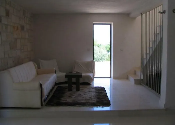 Ujoli Villa