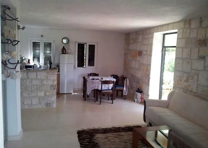 Ujoli Villa