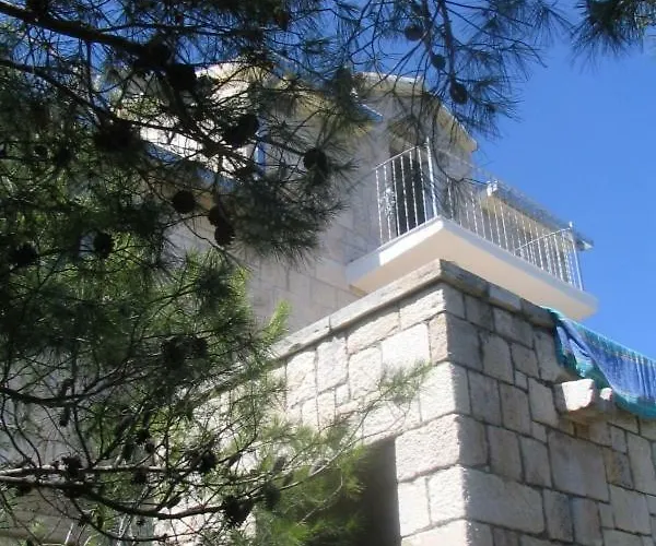 Ujoli