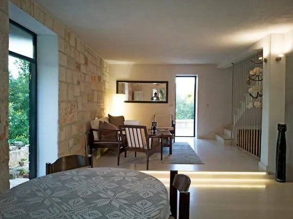Villa Ujoli *