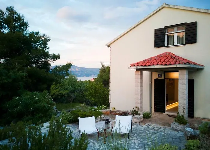 Ujoli Villa *